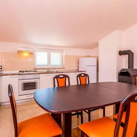 Nela Apartamento Valtura
