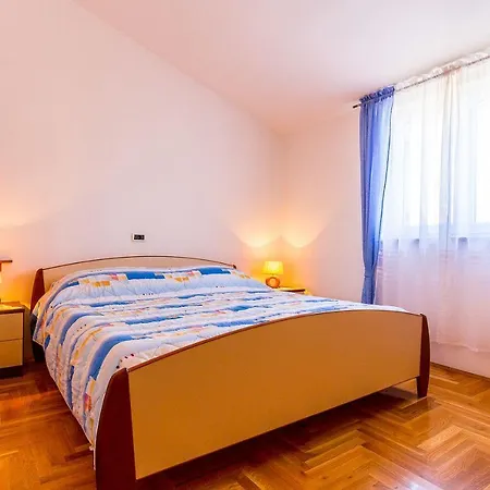 Nela Apartmán Valtura